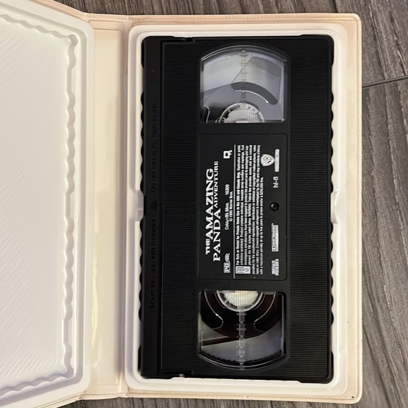 The Amazing Panda Adventure VHS - Picture 3 of 3
